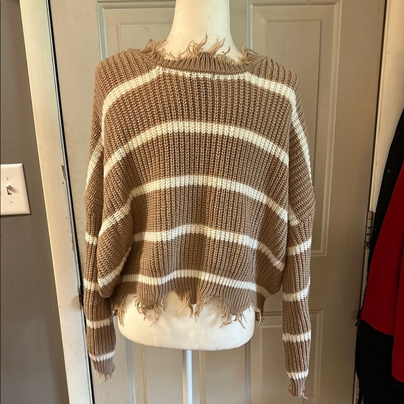 Rue21 V-Neck Sweater Tan and White Ribbed Knit - Picture 5 of 6